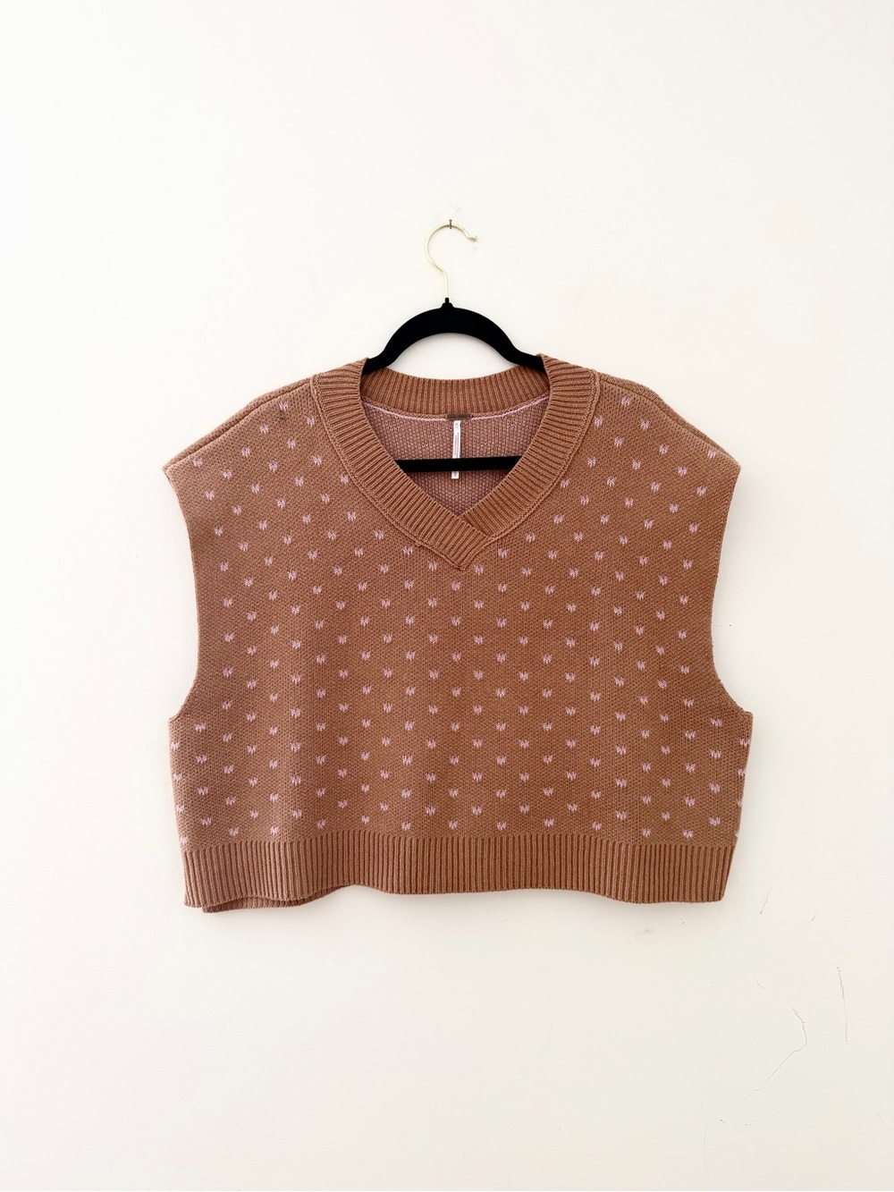 FREE PEOPLE tan and pink crop sleeveless knit vest L